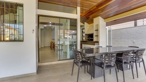 LINDA CASA COM PISCINA PARA FÉRIAS EM FAMÍLIA 15 PESSOAS CANASVIEIRAS