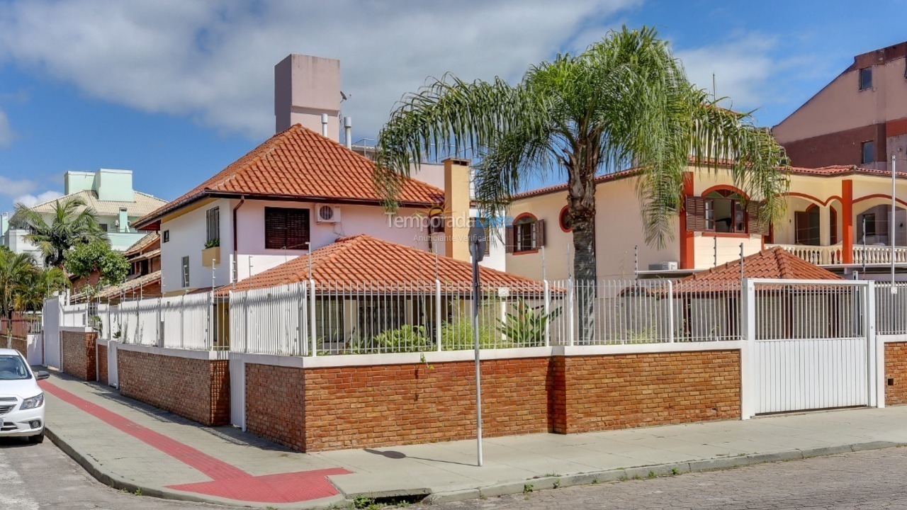 Casa para aluguel de temporada em Florianopolis (Canasvieiras)