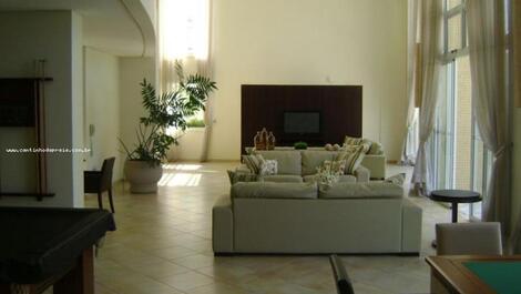 Sala ampla com ar condicionado