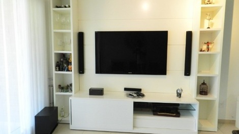 Apartamento en la arena con 4 dormitorios en la Riviera de São Lourenço.