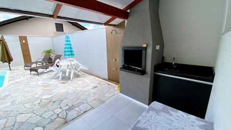 Hermosa Casa con Piscina CLIMATIZADA en Meia Praia Navegantes