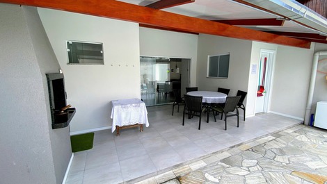 Hermosa Casa con Piscina CLIMATIZADA en Meia Praia Navegantes