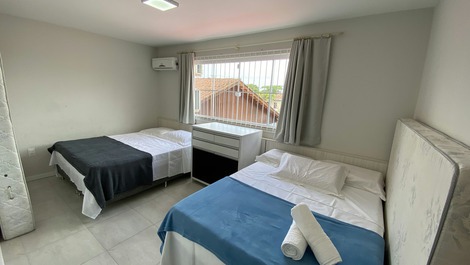 Hermosa Casa con Piscina CLIMATIZADA en Meia Praia Navegantes