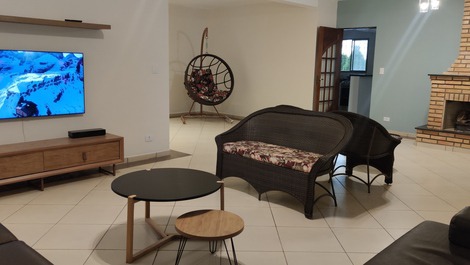 Seasonal farm 8 rooms, swimming pool, games room and orchard