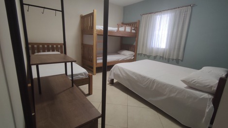 Seasonal farm 8 rooms, swimming pool, games room and orchard