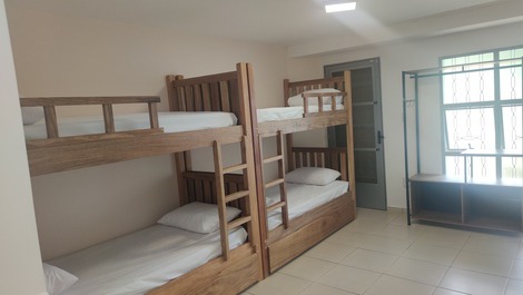 Seasonal farm 8 rooms, swimming pool, games room and orchard