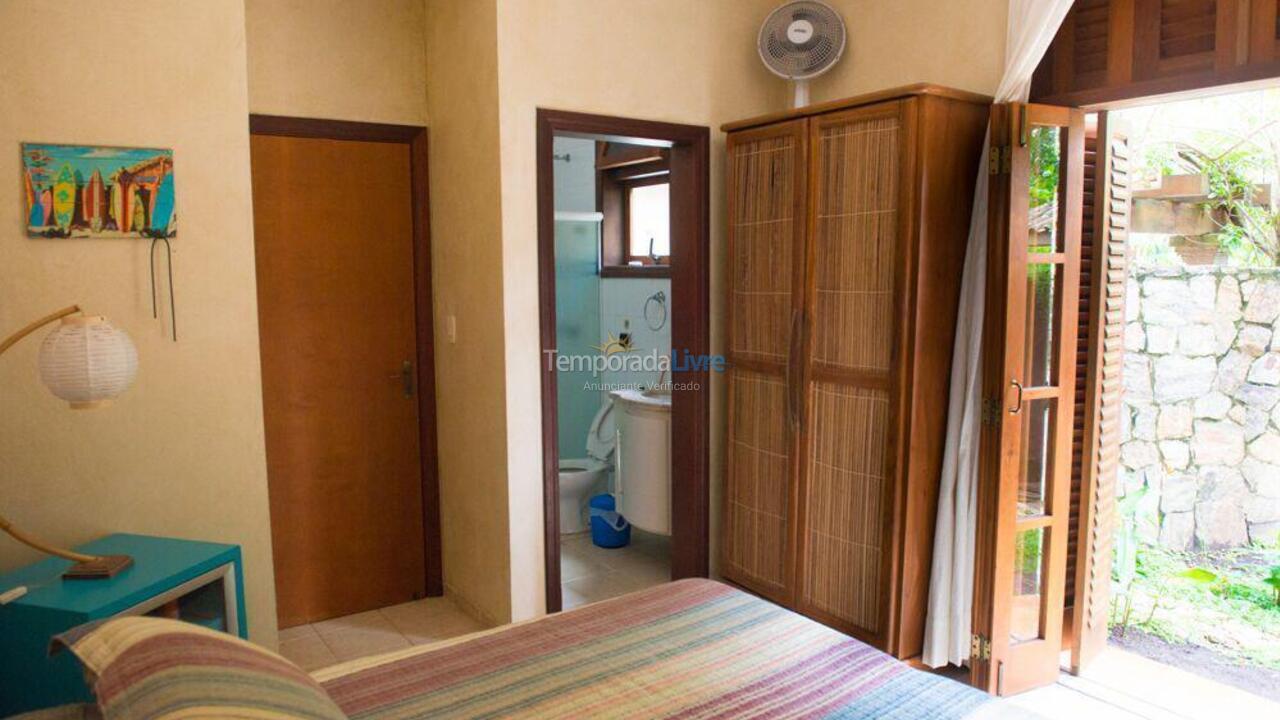 Casa para aluguel de temporada em São Sebastião (Praia da Baleia)