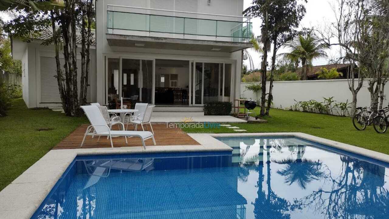 Casa para aluguel de temporada em São Sebastião (Praia da Baleia)