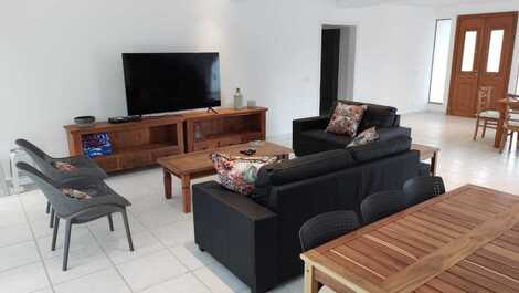 Linda e bela casa para locação Anual, mensal na praia da baleia