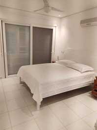 Linda e bela casa para locação Anual, mensal na praia da baleia