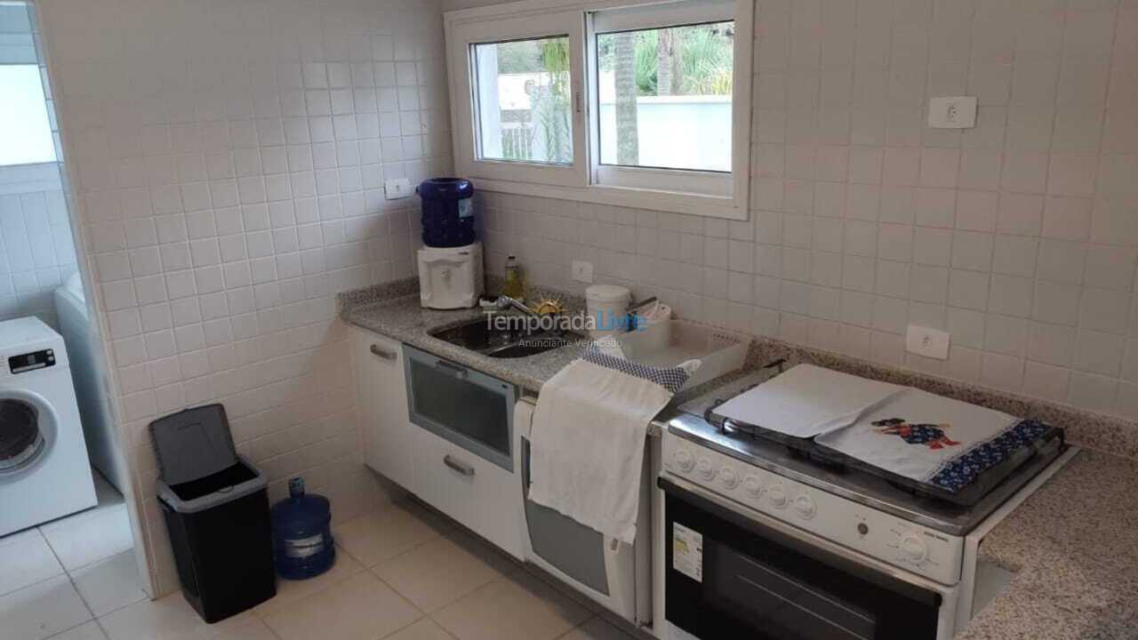 Casa para aluguel de temporada em São Sebastião (Praia da Baleia)