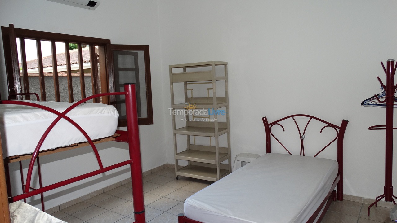 Casa para aluguel de temporada em Ubatuba (Lagoinha)