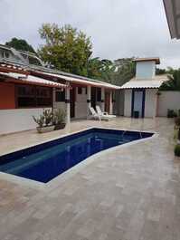 Excelente casa com 05 suítes com ar, na praia do mundai.