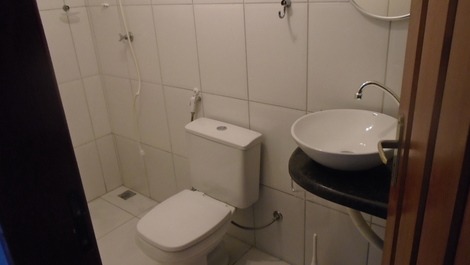 Excelente casa com 05 suítes com ar, na praia do mundai.