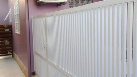 Excelente casa com 05 suítes com ar, na praia do mundai.