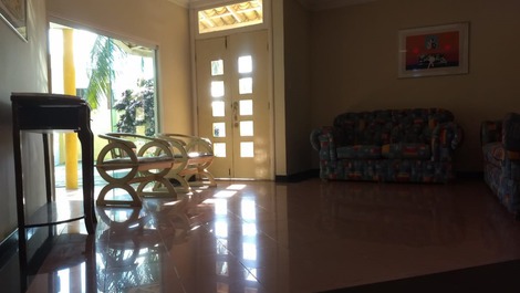 Excelente casa de 05 habitaciones en baja mundai