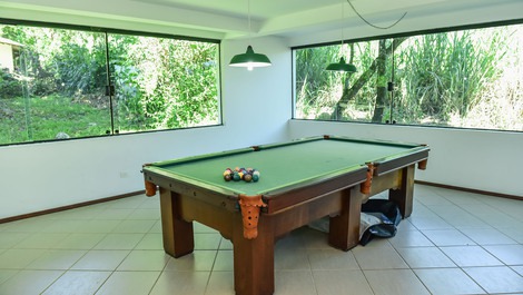 Maravillosa casa con 5 suites, barbacoa y piscina