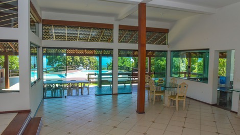 Maravillosa casa con 5 suites, barbacoa y piscina