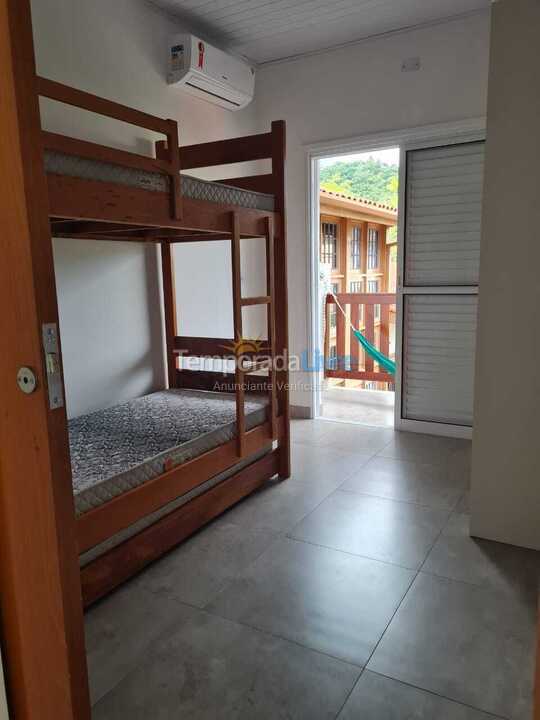 Casa para aluguel de temporada em Ubatuba (Enseada)