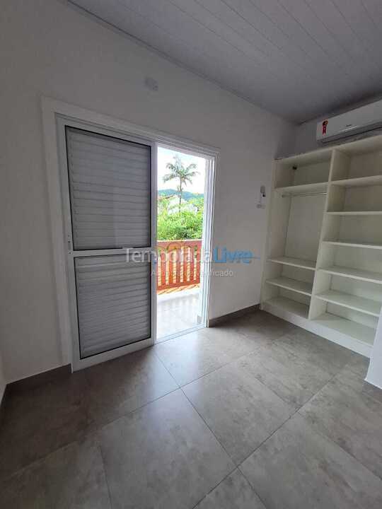 Casa para aluguel de temporada em Ubatuba (Enseada)