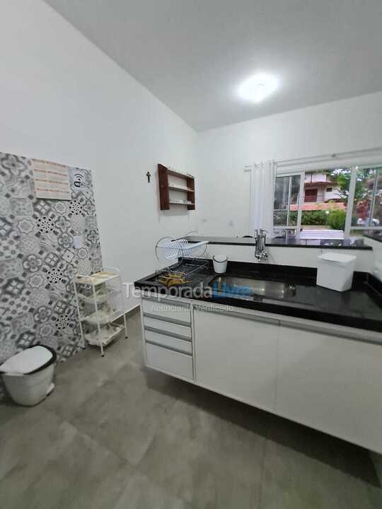 Casa para aluguel de temporada em Ubatuba (Enseada)