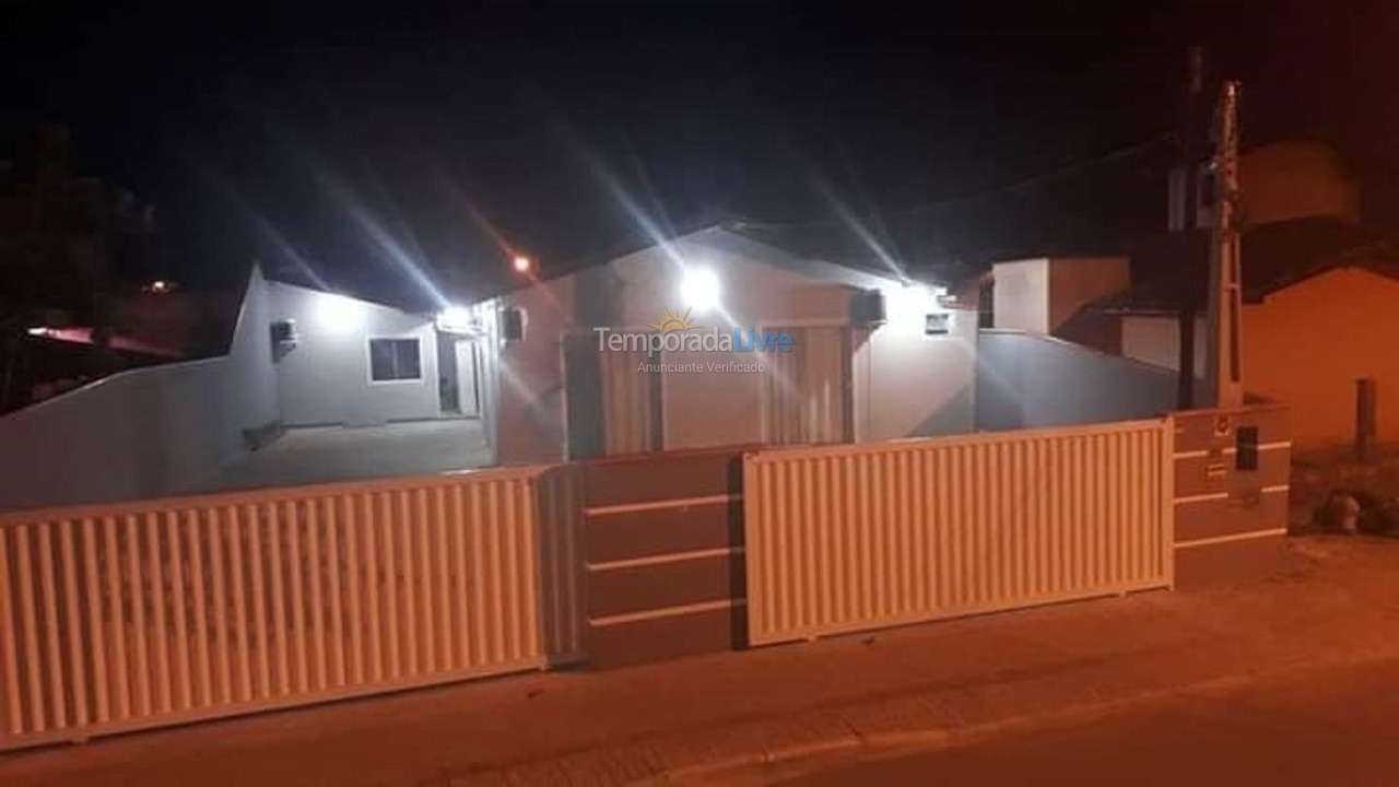 Casa para aluguel de temporada em Penha (Centro)