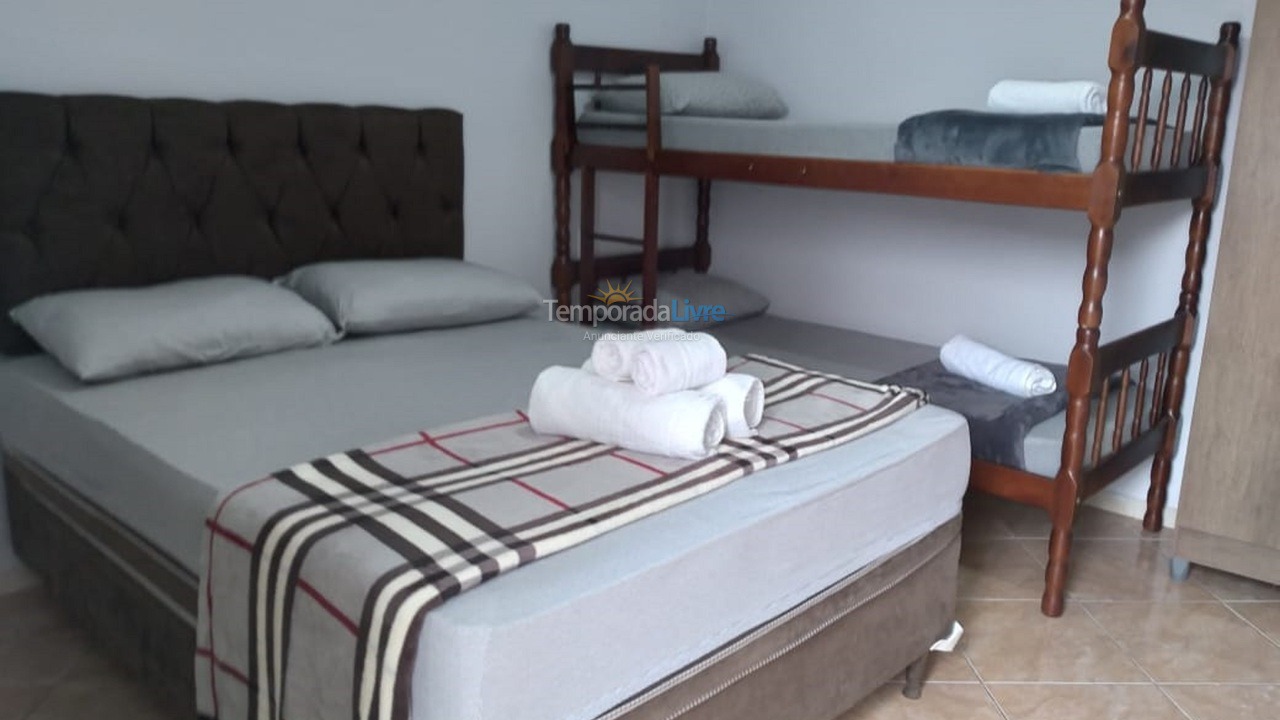 Casa para aluguel de temporada em Penha (Centro)