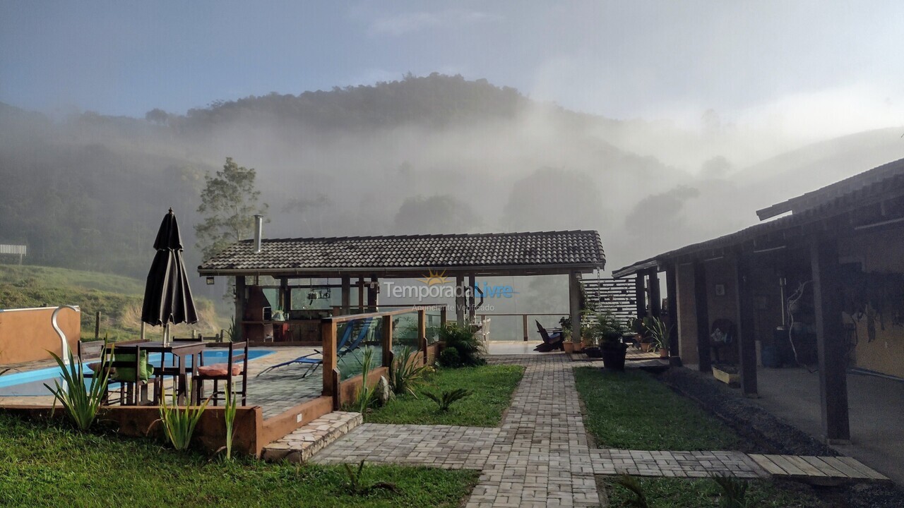 Casa para aluguel de temporada em Monteiro Lobato (Santa Maria)