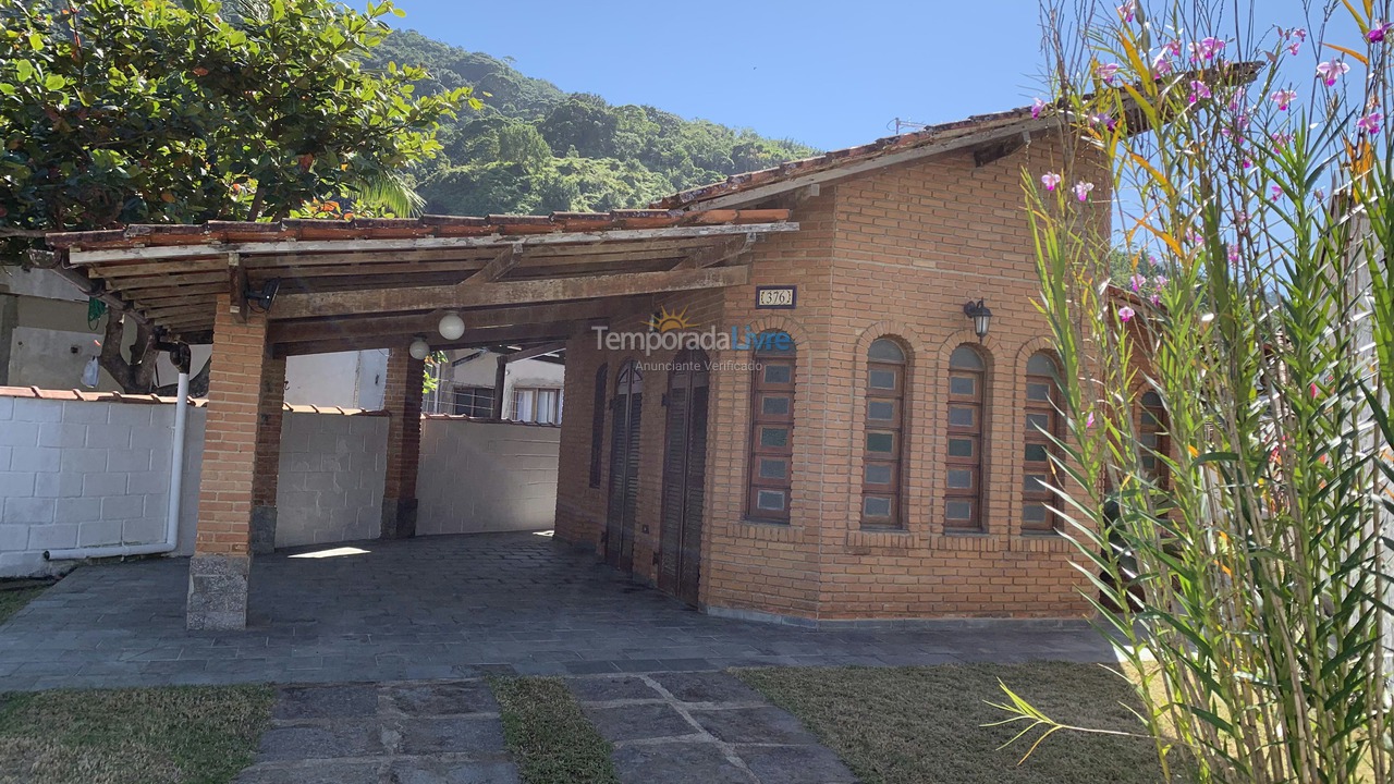 Casa para aluguel de temporada em Ubatuba (Praia das Toninhas)