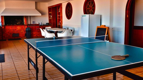 Casa estilo mansão com piscina e vista panorâmica para o mar!