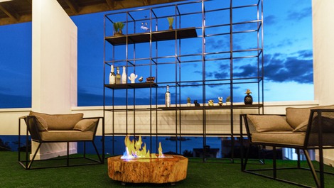 Casa estilo mansão com piscina e vista panorâmica para o mar!