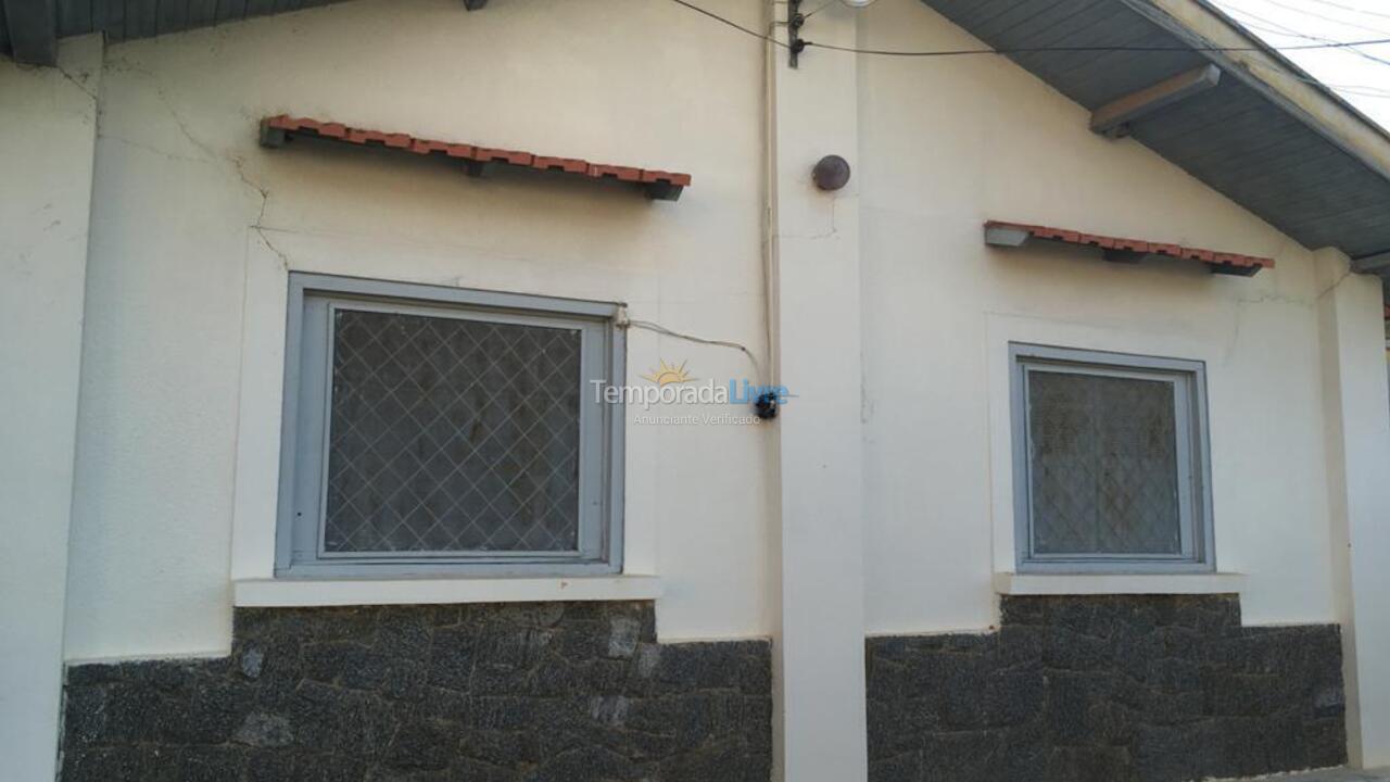 Granja para alquiler de vacaciones em Serra Negra (Bairro das Posses)