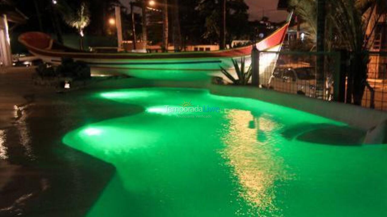 Casa para alquiler de vacaciones em Guarujá (Praia do Tombo)