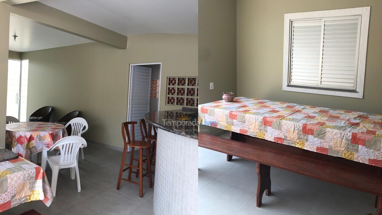 Casa para aluguel de temporada em Governador Celso Ramos (Praia de Palmas)