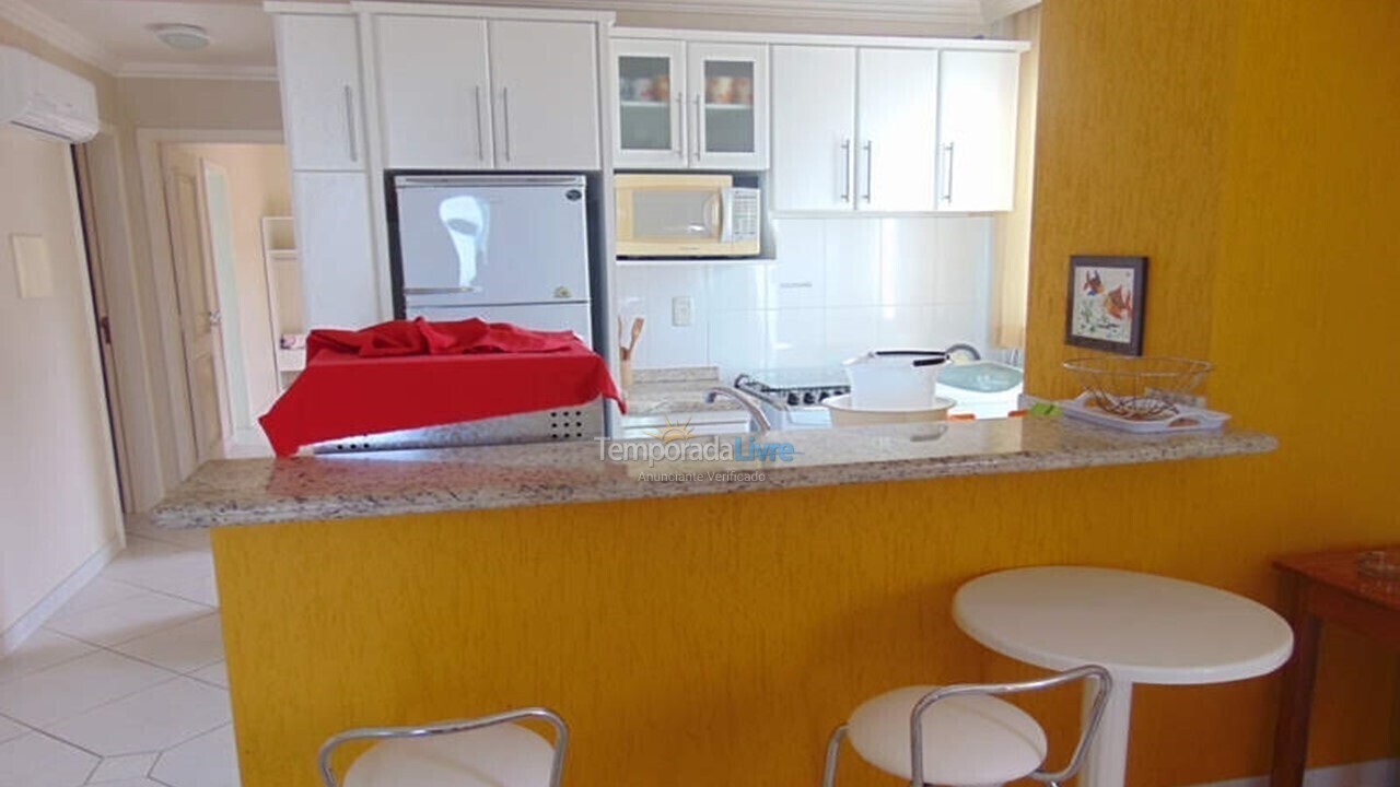 Apartamento para aluguel de temporada em Governador Celso Ramos (Praia de Palmas)