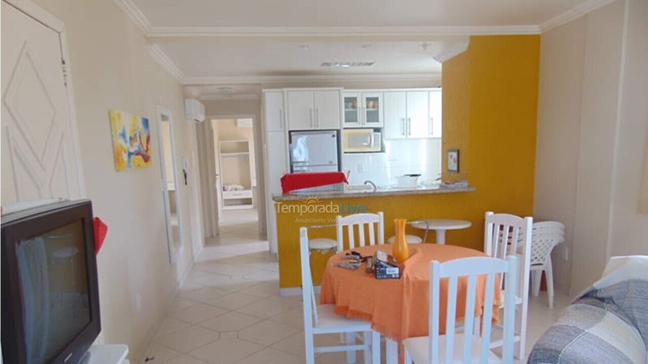 Apartamento para aluguel de temporada em Governador Celso Ramos (Praia de Palmas)