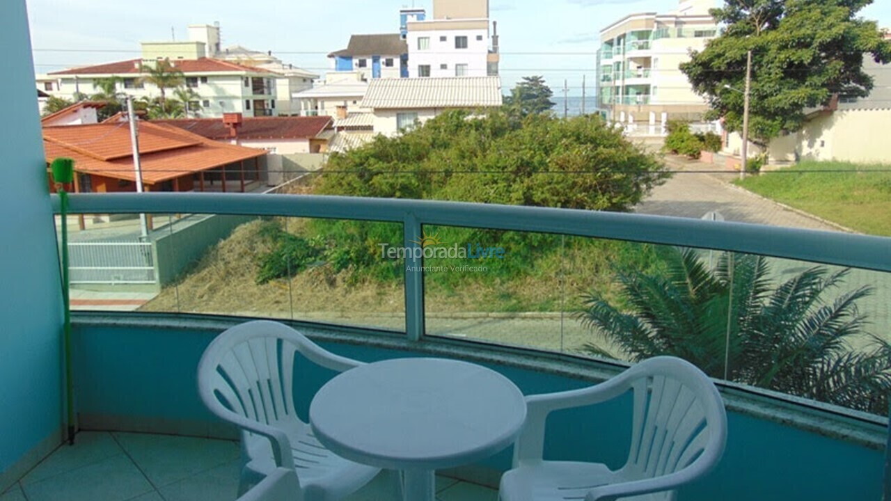 Apartamento para aluguel de temporada em Governador Celso Ramos (Praia de Palmas)