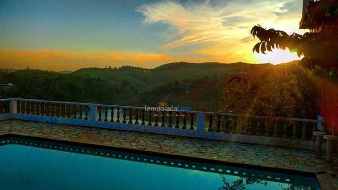 Granja para alquiler de vacaciones em Igaratá (Parque Alpina Igaratá)