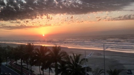 Nascer do sol da varanda do apê             @apedefrentepromar