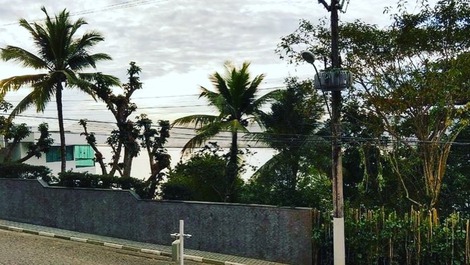 Alugo flats na península no Guarujá, praia de enseada, 30m do mar