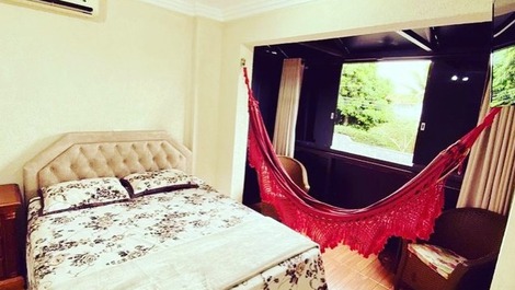 Alugo flats na península no Guarujá, praia de enseada, 30m do mar