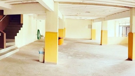 Alugo flats na península no Guarujá, praia de enseada, 30m do mar