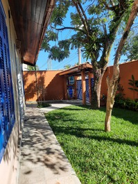 CASA A 100M DE LA PLAYA, CERCA DE TODO!