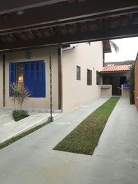 CASA A 100M DE LA PLAYA, CERCA DE TODO!