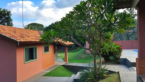 Chácara Luca, com ar condicionado.