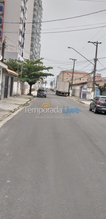 Apartamento para aluguel de temporada em Praia Grande (Praia Grande Vila Tupi 1 Quadra Wi Fi Diária 160)