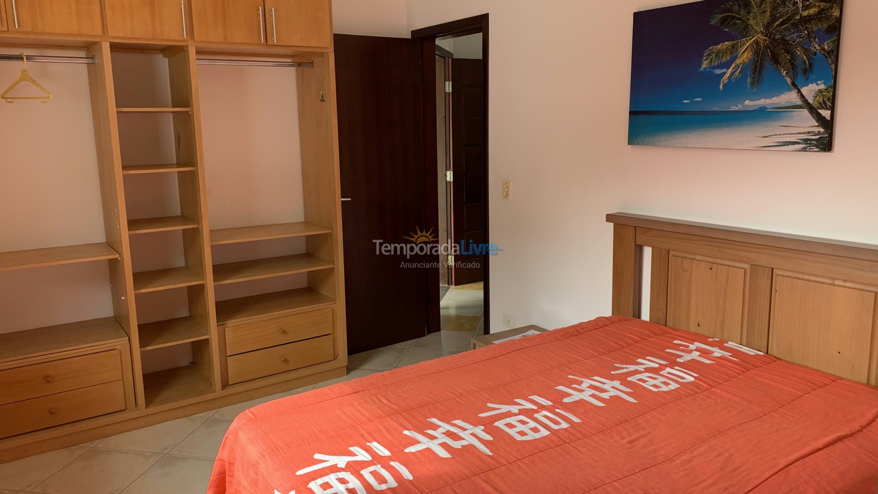 Casa para aluguel de temporada em Ubatuba (Praia das Toninhas)