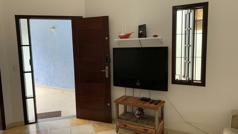 Casa aconchegante 3dorm próx. mar com piscina, ar-condicionado e wifi