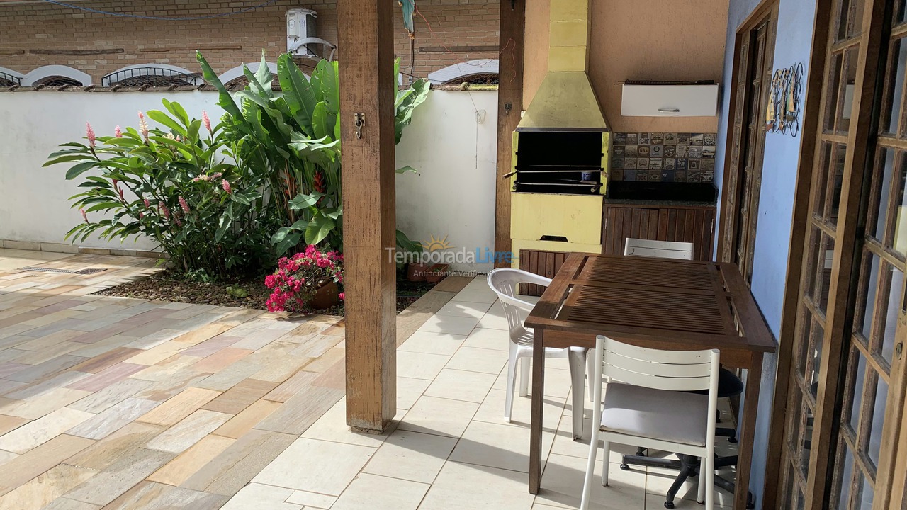 Casa para aluguel de temporada em Ubatuba (Praia das Toninhas)