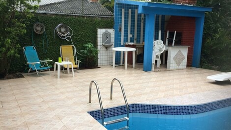 Varanda piscina e churrasqueira